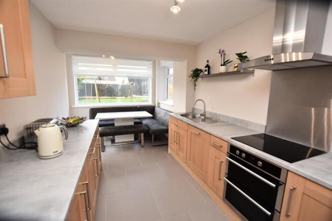 KITCHEN 2.JPG