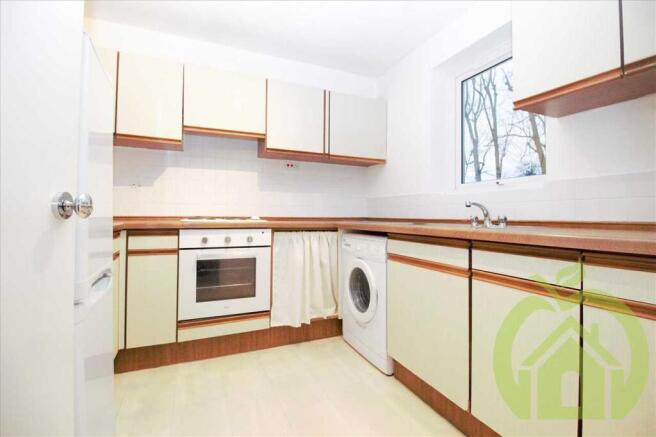 Harkness Close, Romford photo 5