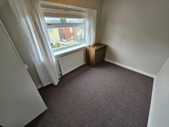 4 bed Semi-Detached to rent Image 6