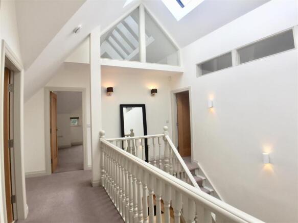 GALLERIED LANDING
