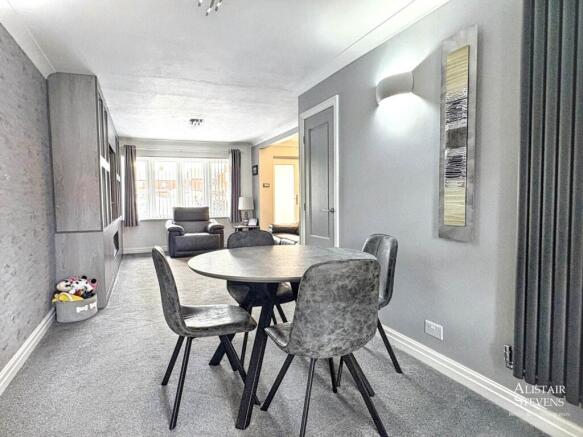 5 bed Semi-Detached for sale Image 7