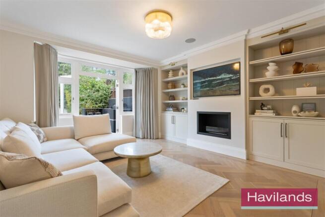 Eversley Crescent-18.jpg