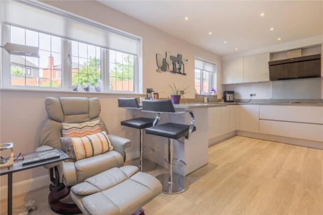 4 bed Detached for sale Image 9
