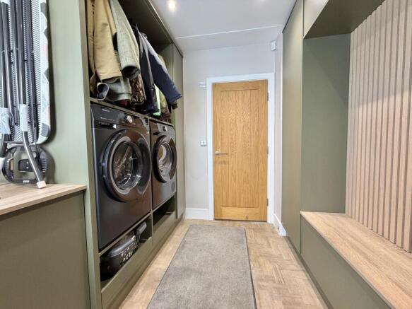 4 bed Semi-Detached for sale Image 8