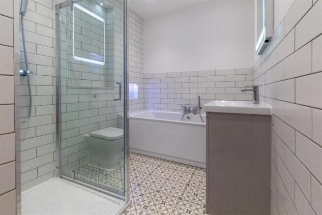 151 Lower Church - Shower room.jpg