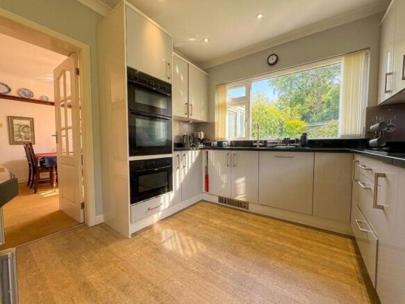 4 bed Detached Bungalow for sale Image 12