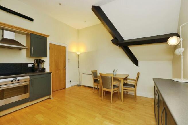 2 bed Flat for sale Image 8