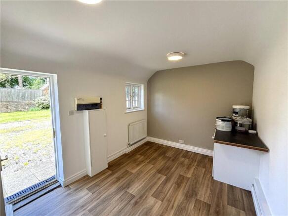 2 bed Semi-Detached to rent Image 9