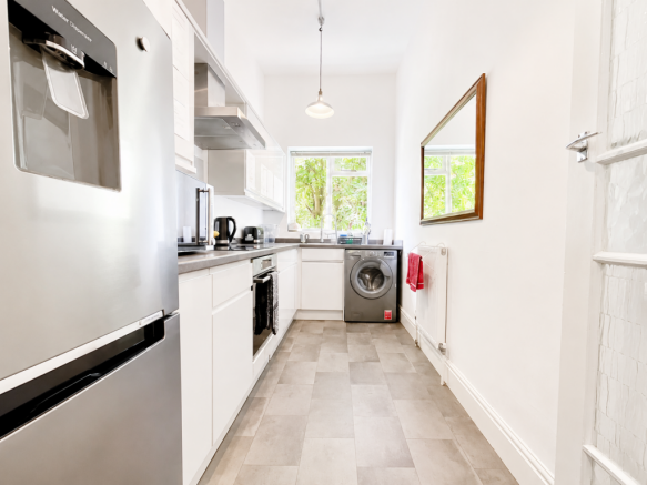 2 bed Flat for sale Image 4