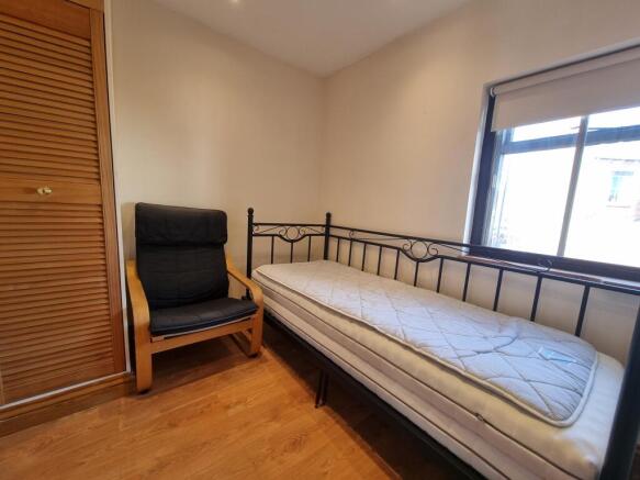 2 bed Terraced to rent Image 5