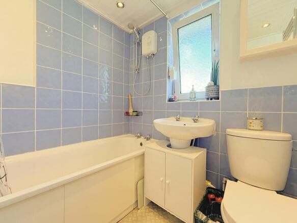 3 bed Terraced for sale Image 8