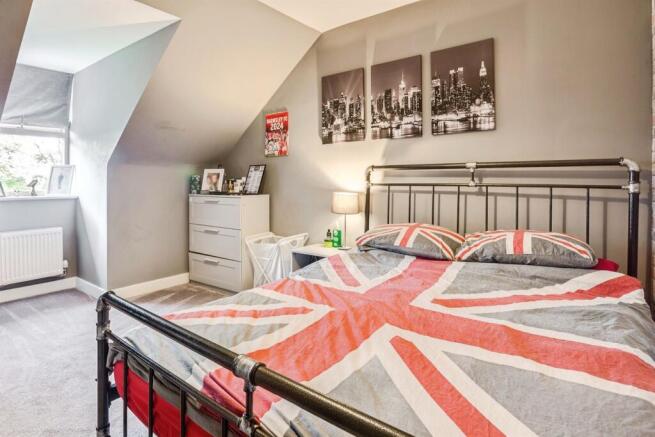 5 bed Detached for sale Image 12