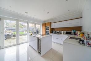 18, Ashridge Close, Finchley, London N3 3BT