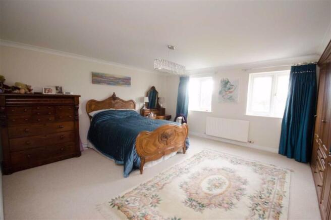 PRINCIPAL BEDROOM