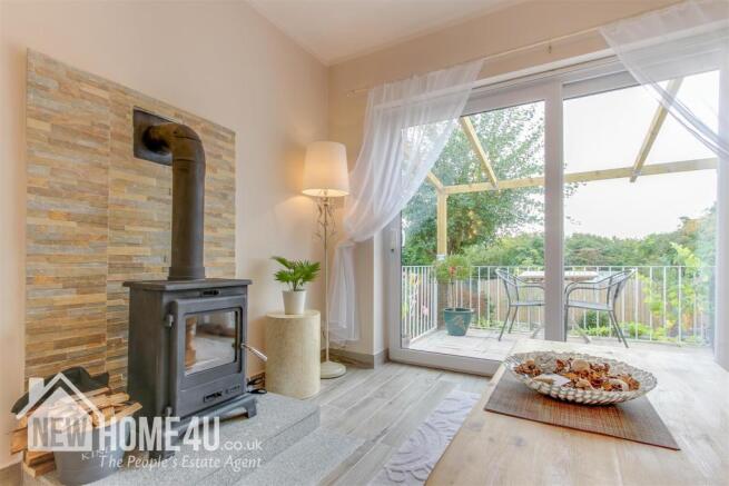 LOUNGE: