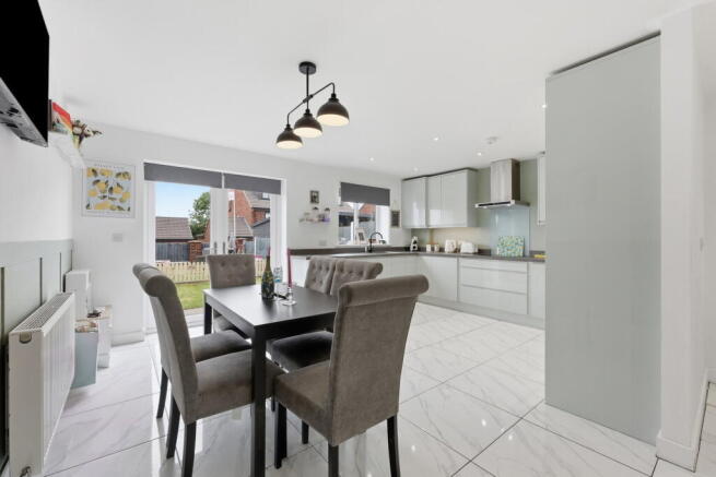 3 bed Semi-Detached for sale Image 7