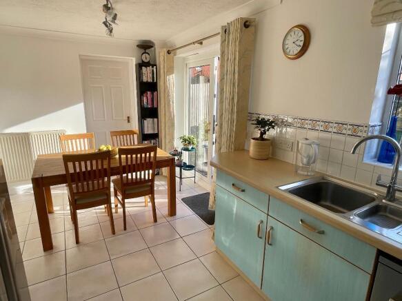 Sunny kitchen & dining area