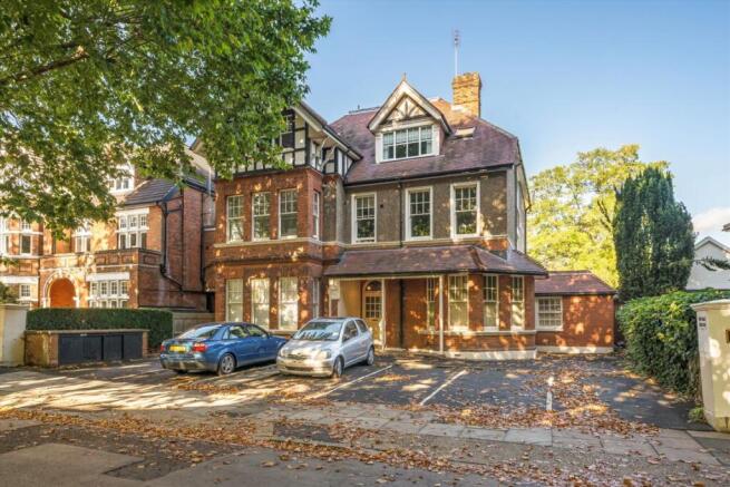 2-bed flat on Riverdale Gardens, Twickenham, £650,000