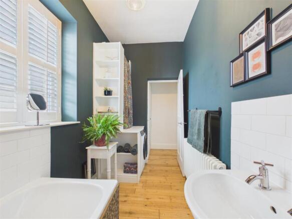 2 bed Apartment for sale Image 11