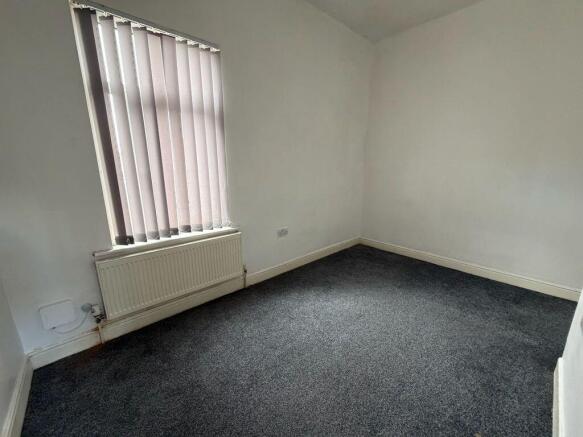 2 bed End of Terrace to rent Image 6
