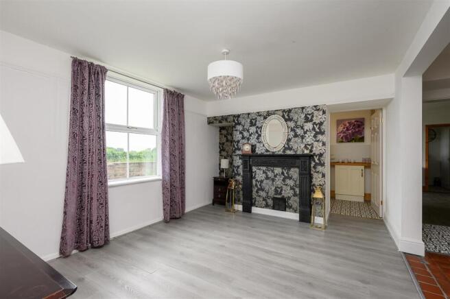 6 bed Detached for sale Image 8