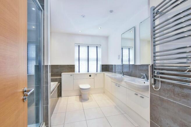 5-Piece En Suite