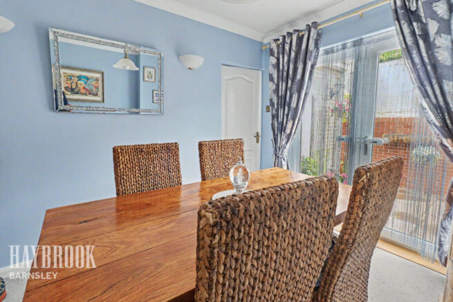 4 bed Detached Bungalow for sale Image 4