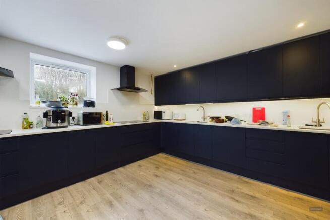 Kitchen 5.jpg