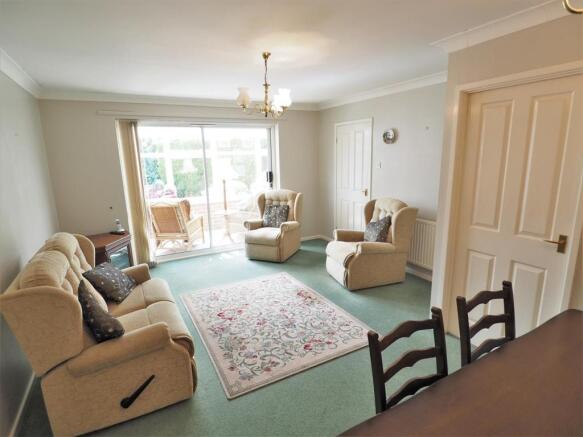 Living/Dining Room 047