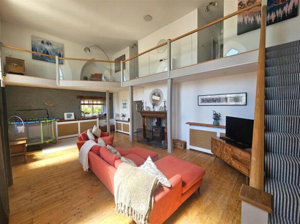 Living Room 1.jpg
