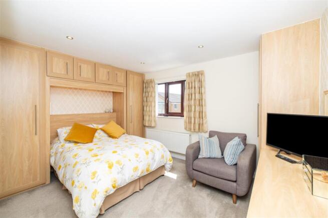 4 bed Detached for sale Image 11