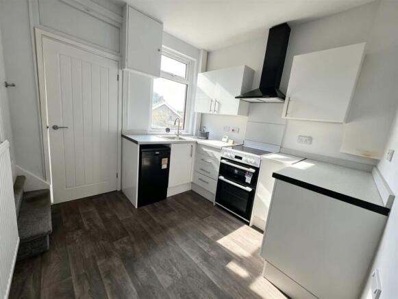 2 bed Terraced to rent Image 4