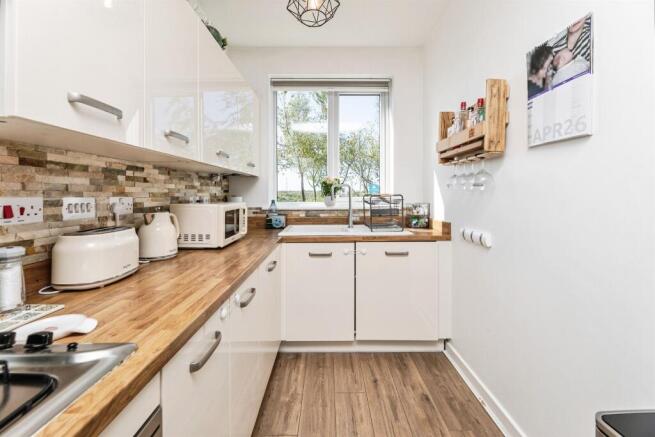 3 bed Semi-Detached for sale Image 11