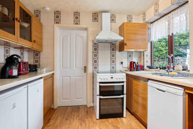 5 bed Detached for sale Image 9