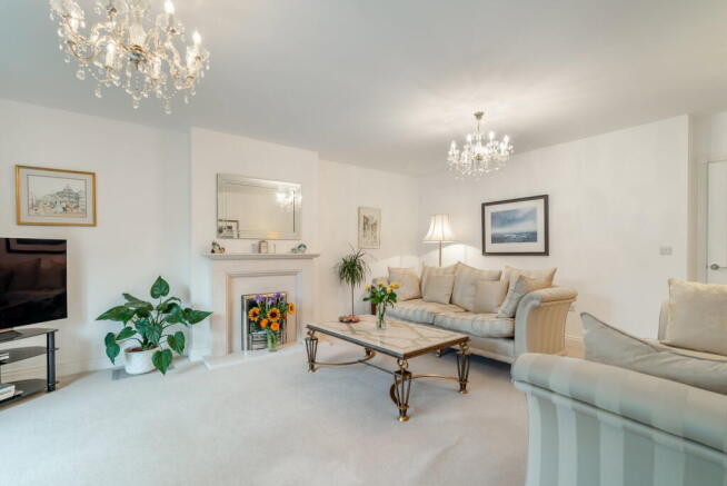 5 bed Detached for sale Image 10