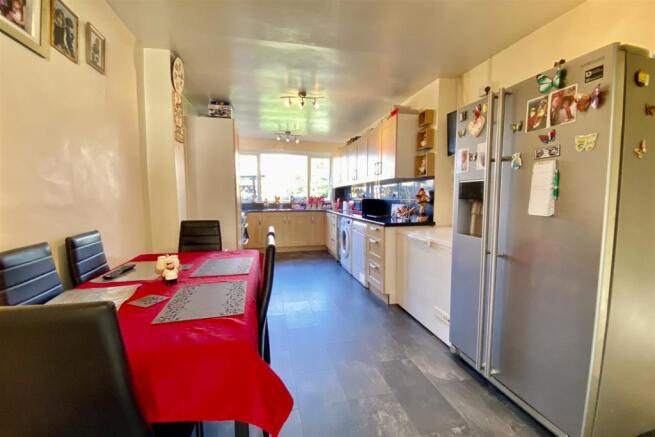 KITCHEN DINER