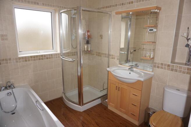 main bathroom.jpeg