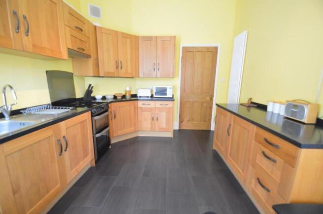 17 - Kitchen.JPG