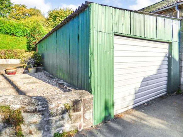 Large Garage / Shed