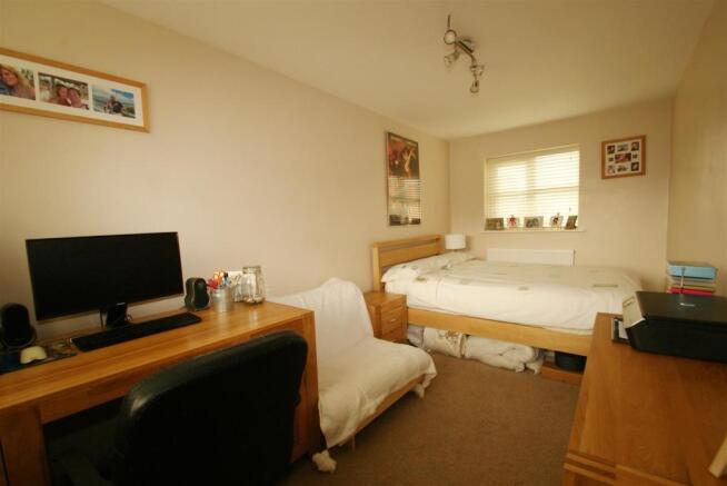 Bedroom 3 .JPG