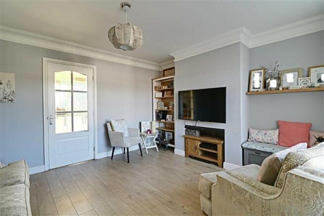 FRONT LOUNGE measuring
