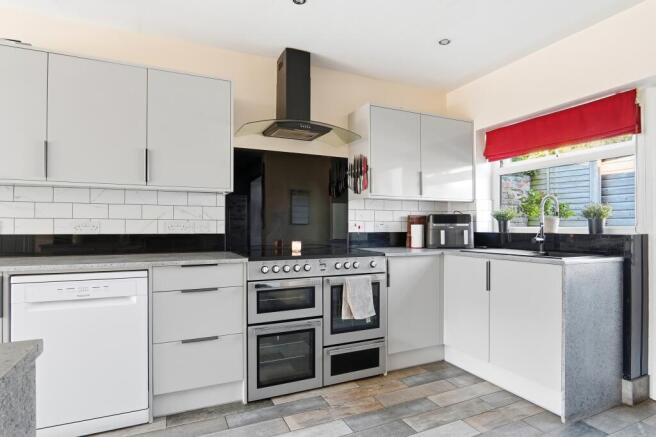 4 bed Semi-Detached for sale Image 8
