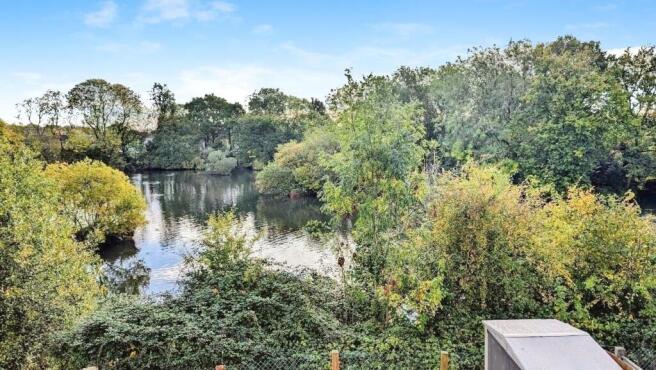 37 Hollybrook lake view a.jpg