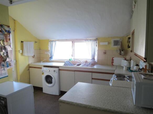 Kitchen/Breakfast Room: