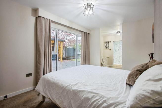 4 bed Detached for sale Image 10