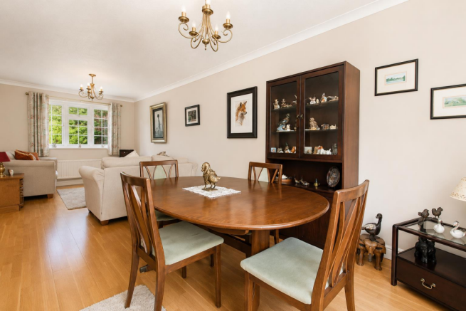 Ealing Close, Borehamwood photo 4