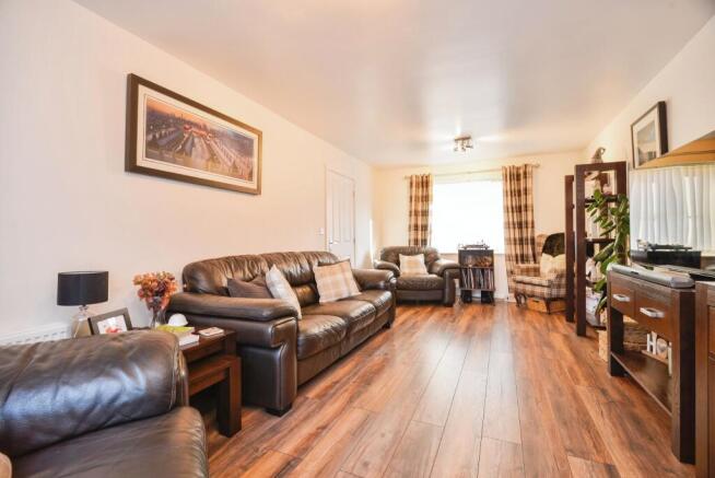 4 bed Detached for sale Image 5