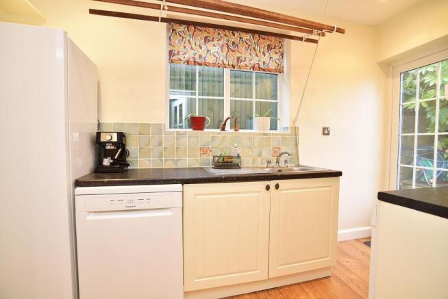 4 bed Detached for sale Image 10