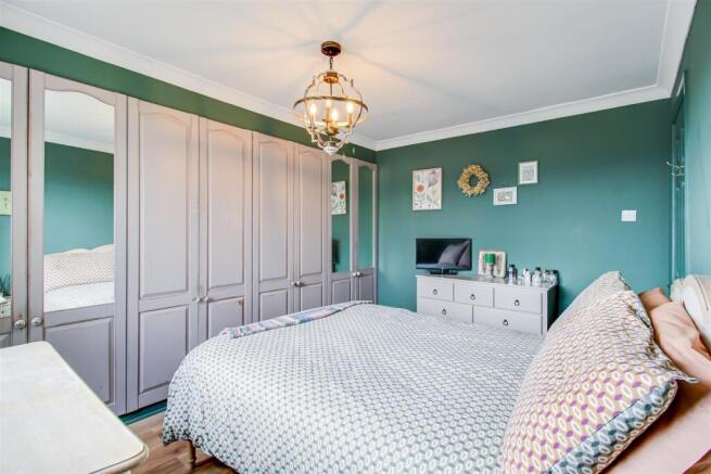 3 bed Semi-Detached for sale Image 9