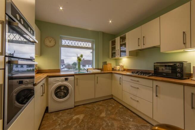 22 Keats Close-13.jpg